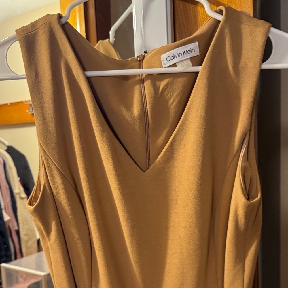 ✨ Calvin Klein Tan Sleeveless Jumpsuit – Size 8 ✨ - Picture 2 of 5
